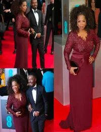 Mew Oprah Winfrey Bourgogne Long Sleeves Sexig mamma till bruden klänningar Vneck Sheer spets mantel plus storlek Kändis Röd matta G2566823
