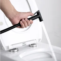 Spruzzatore di bidet nero Impostare valvola in ottone solido e corpo e shattaff armadio da toilette per bagno giardino auto pulito