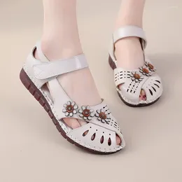 Sandali Gioratura 2024 Summer Volina in pelle piatta Etnica piatta Scarpe da donna a sola con fiori morbidi traspiranti