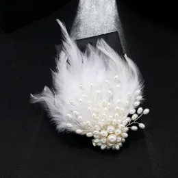 女性用の豪華な真珠の羽毛ブローチピンエレガントなコサージュモダンレトロジュエリーバッジデュアル使用バンケットパフォーマンススーツピン