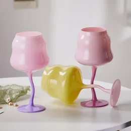 Creative Twist Red Wine Glass Средневековая ретро -кремовые крема -хрустальные кубка для коктейля шампанского домашнего бара Свадебная посуда Свадебная посуда