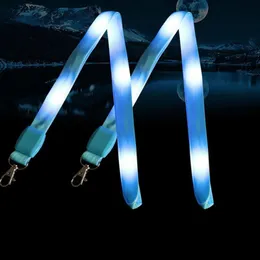 Tragbares LED -Licht -Up -Nackengurt blinkende Kreuzfahrt Lanyards Schlüsselbundhalter ID Abzeichen Hängende Spitzenseile Großhandel 82 cm