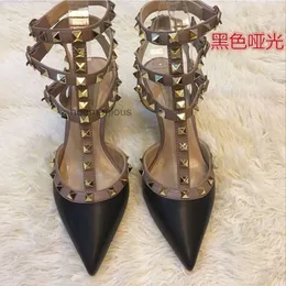 Sandals Vvalen Pump Point Designer High Heel Stud Straps Sapatos de versão TinB Family Leather Heels Mulheres 8W7a