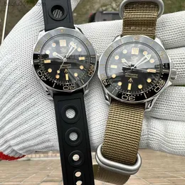 Wristwatches Steeldive SD1957 NEW STRAP 42 مم عتيقة مدي 200M مقاوم للماء NH35 Green Luminou Glass Glass Dive Reloj