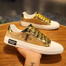 Nowe trendy światło luksusowe buty deski małe pszczoły małe buty mody marki sportowe buty męskie designer sportowy butów na zewnątrz rozmiar 39-44