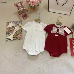 Recém-nascidos com roupas de gestão infantil roupas de grife de grife de bodysuit de criança 59-90 cm Botão de pérola infantil traje de rastejamento 24April