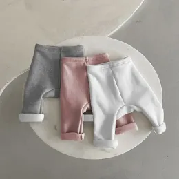 Byxor baby leggings och sammet vadderade pp byxor 2023 vinter ny baby pojkes stora rumpa byxor flickans leggings tights