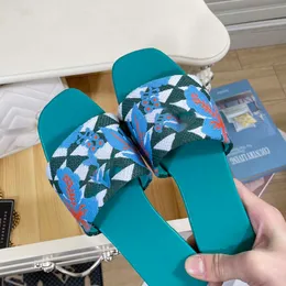 Sandálias de designer de alta qualidade Summer moda à beira -mar de férias ao ar livre chinelas planas