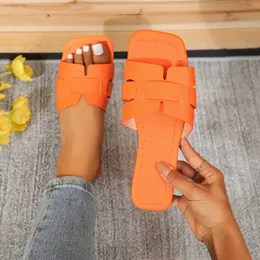 Sandalet 2023 Yaz Yeni Kadın Terlik Düz Alt Slip Slip Dış Mekan Açık Ayak Plajı Kadın Sandalet Seksi Moda Tasarım Kadın Ayakkabıları