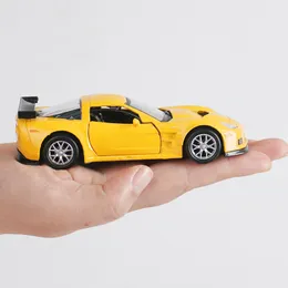 1:36 Chevrolet Corvette C6-R Modelli di auto da auto in lega VEICOLI POLLE PERCHIO PER BAMBINI