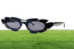 Nowe okulary przeciwsłoneczne dotyczące projektu mody 40088U Specjalny kształt kwiatowy Frame Trendia pełna stylu osobowości Outdoor Uv400 Ochrona EyeWear5496563