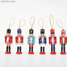 الفنون والحرف 6pcs/مجموعة من Nutcracker Soldier Puppet Wooden Handicraft Christmas Tree Pendant New Year Desktop Ornament Home Christmas Decoration L49