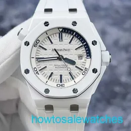Männliche AP -Handgelenk Wache Royal Oak Offshore Serie 15707CB Weißes Keramikmaterial Blau rotatable Innenring -Datum Automatische mechanische Herren Uhr
