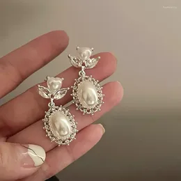 Orecchini a pennaglie di lussuoso orecchie di perle simulate per donne Shinny Zirconia Crystal Drop Eressichi
