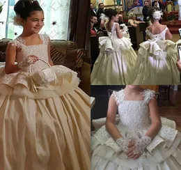 Pageant Dresses Kids Square Square Square Lace Periques Peplum Flower Girls Dresses لحضور حفلات الزفاف حفلة عيد ميلاد رسمية Communi7159593