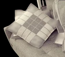 Cuscino di lusso Designer Signer Cushion Cover di alta qualità Cashmere Materiale di lana vera Controllo Stripe Modello 5 colori Disponibile 1339012