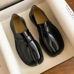 Dress Shoes Spring 2024 Small Leather With Split Toe And One Foot Horseshoe Pig Feet Fashionable Unique Single