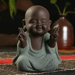 Statue di Buddha Small Monk Color Sand Ceramic Ceramic Club Decorazione geomantica Figurine di sabbia viola PET 240411