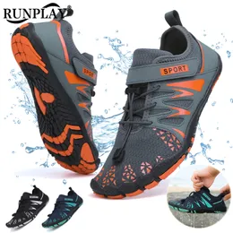 Scarpe d'acqua Men Beach Barefoot Fingers Swim Aqua Scarpe Donne Wading Sports da trekking Sneaker a monte