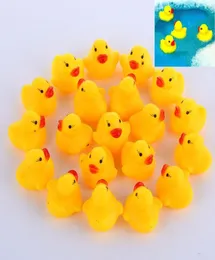 100pcs/lot mini patos de borracha amarela Bath Bath Water Duck Toy sons infantil Banho de pato pequeno Toy Swimming Beach Gifts5867067