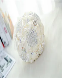 Bouquet da sposa bianco da sposa de mariage Pearls damigella d'onore bouquet di nozze artificiali Flower Crystal Buque de Noiva 20205627702