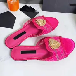 Slippers Rose Red Lace Open Toe Flat Woman Mulher Verão Malha de Retro respirável Sandálias redondas Sapatos externos para mulheres