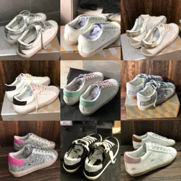 Ny säsongskvinnor Sneaker Casual Shoes Luxury Sequin Classic White Do-Old Dirty Designer Pink Silver Golden Glitter Leather Plateforme Star Sneakers