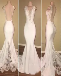 2018 New White Mermaid Prom Dresses Long Remal Formal Evening Dress Backless Deep V Neck Sweep Train 레이스 섹시 아랍어 드레스 사용자 정의 Mad9715401