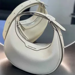 Şaşırtıcı yarım aylık çanta küçük orta banliyö çok yönlü cowhide eyer çantası kadınlar tek omuz crossbody çanta 240415