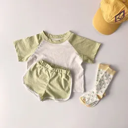 キッズ服の女の子セット2024夏の半袖パッチワークTシャツ+ショーツスーツ服ラウンジウェアの男の子の服