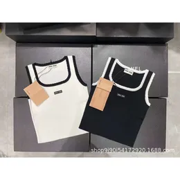 Malhas femininas camisetas no início do outono em preto e branco letra de tricô de malha de tanque simples, elegante e esbelto, estilo versátil