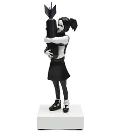 Dekorative Objekte Figuren Banksy Bomb Hugger Moderne Skulpturenbombe Mädchen Statue Harz Tafel Stück Bombe Liebe England Art House de3788594