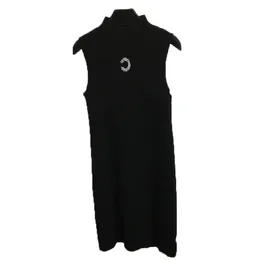 Hög nackstickklänning Designer Diamond Logo Knit kjol Sexig Slim Party Knit Dresses Women Elegant Casual Knit Sundress