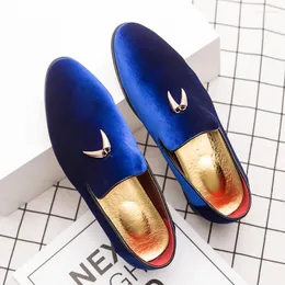 Casual Shoes Luxury Designer Fashion Pointed Black Blue Red Velvet Men loafers Formell klänning Skorbröllop Flatser Size38-48
