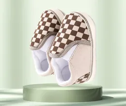 Scarpe per bambini a scacchi classici per il bambino primo walker neonato per bambini scarpe da ragazza morbida di cotone casual sport scartoni per neonati 3475975
