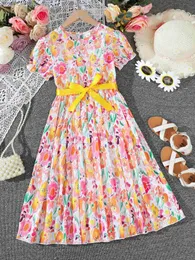 Девушки платья 2024 Новые модели детская девочка летнее цветочное платье модное платье с коротким рукавом с поясной пляжей для детской девочки 8-12 лет Y240412
