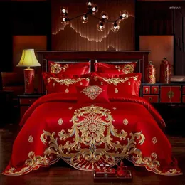 Yatak Seti Lüks Kırmızı Düğün Tarzı Altın Kraliyet Nakış Pamuk Seti Nevresim Kapak Yatak Tabakası Keten Yatak Yatağı Yatanıkları