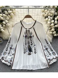 Kobiety Spring Bluzka w stylu bohemian lantern Sleeved koszula haftowa luźna mięso pokrywa lekkie luksusowe top retro d3795 240412