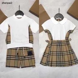 Luxury Fashion Baby Sets Cotton Kid Clothes Designer Nyfödd tvådelar Set Checker Stitching Design Syskon Set