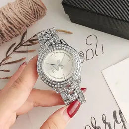Marca assiste a mulher Lady Girl Diamond Crystal Letters Big Letters Style Metal Steel Band Quartz Relógio Pretty Durable Grace High196W