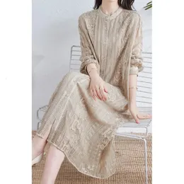 刺繍された桑のシルクヘビー級ドレス中国のレディースファッション夏240329