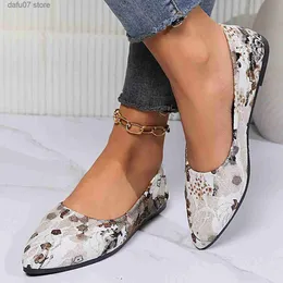 Scarpe eleganti scarpe casual per indossare il cheongsam in dimensioni oversize estate scarpe morbide alla moda soft con sola con il fondo piatto femminile stampato a fondo piatto H240412