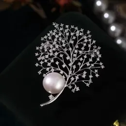 Natural Freshwater Pearl Brooch 910MM Sky Star Zircon Coral ing Tree High Grade Elegant Temperament Style Womens Gift 240401