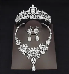 2018 billig droppe rhinestone bröllop smycken set halsband krona tiaras krona örhängen huvudkläder pärlor trehöns party brud acce2350539