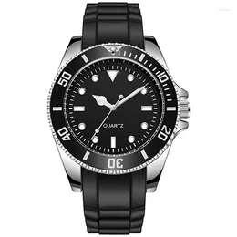 Wristwatches Diver Inspired Rotating Bezel 42mm Man Watch Japan Movement Geneva Rubber Strap