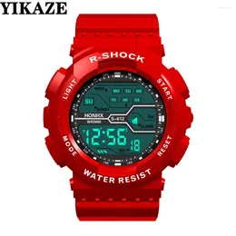 ساعة Wristwatches Yikaze متعددة الوظائف للرجال الرياضة LED Digital Divical Dial Big Dial مقاومة للماء مضيئة الرجال الرياضة الساعات الإلكترونية