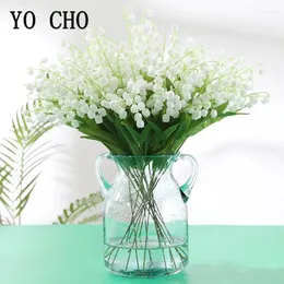 Dekorative Blumen 6pcs/Set weiße künstliche Lilie des Valley Decor Plastikblume für Büro Wohnzimmer Partyzubehör