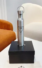 Vintervattenflaskor Designer Luxury Vacuum Cup PRA Bottle P Brand Rostfritt stål Drickware med Box Thermos Mug 500 ml vatten 348F5301351