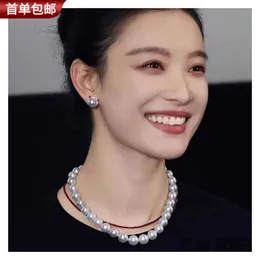 Ni nis stesso stile Zhengyuan Shi Family Pearl Collana per il lusso versatile delle donne e con un superbo sentenza di piccoli magli