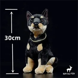 Doberman Pinscher Anime Söt Plushie Dog Plush Toys Life Animals Simulation Stuffed Doll Kawai Gifts 240401